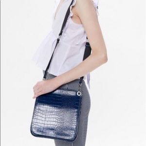 Urban Outfitters Alma Messenger Bag – Navy Croc